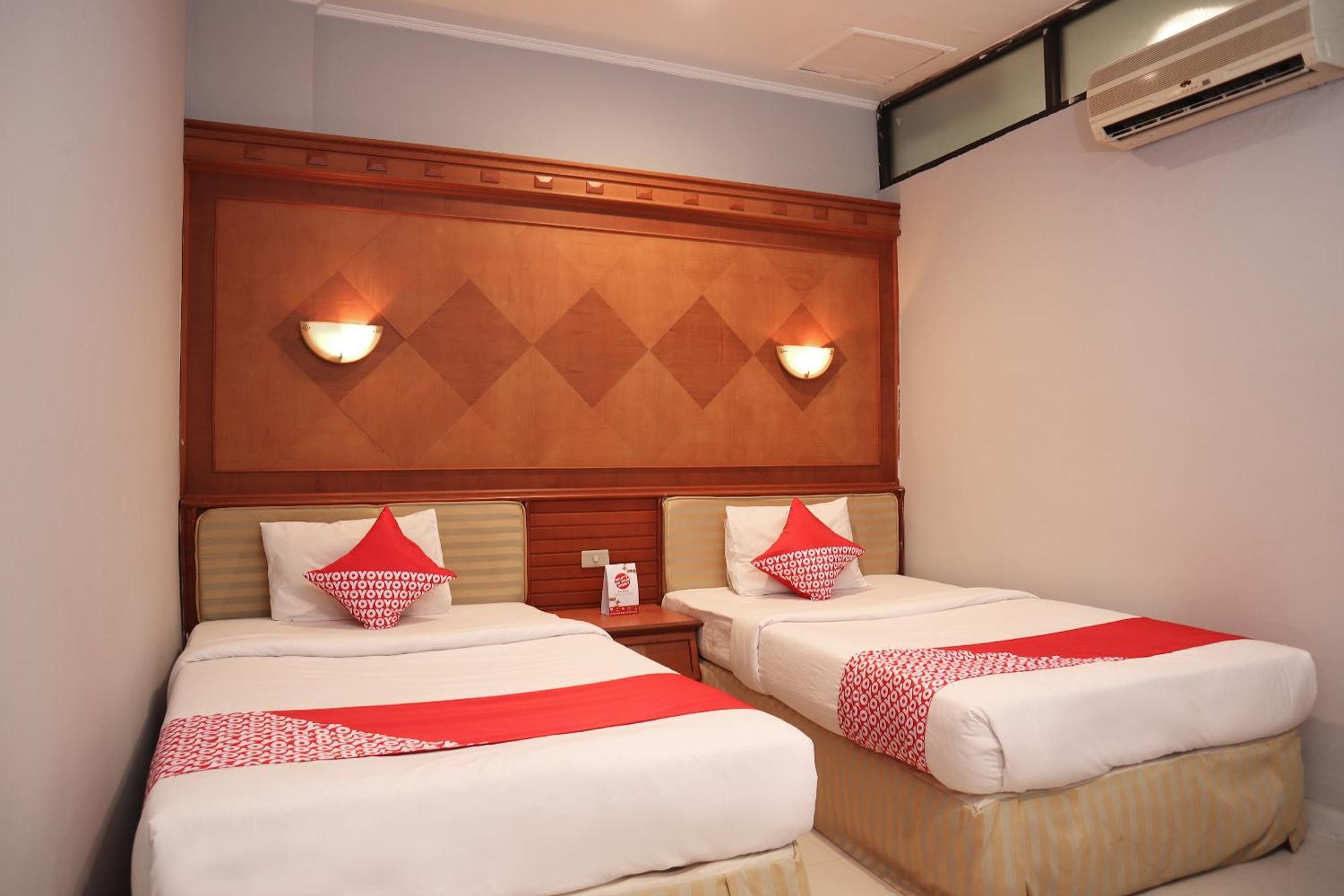 Oyo 742 Mona Plaza Hotel Pekanbaru Exterior foto