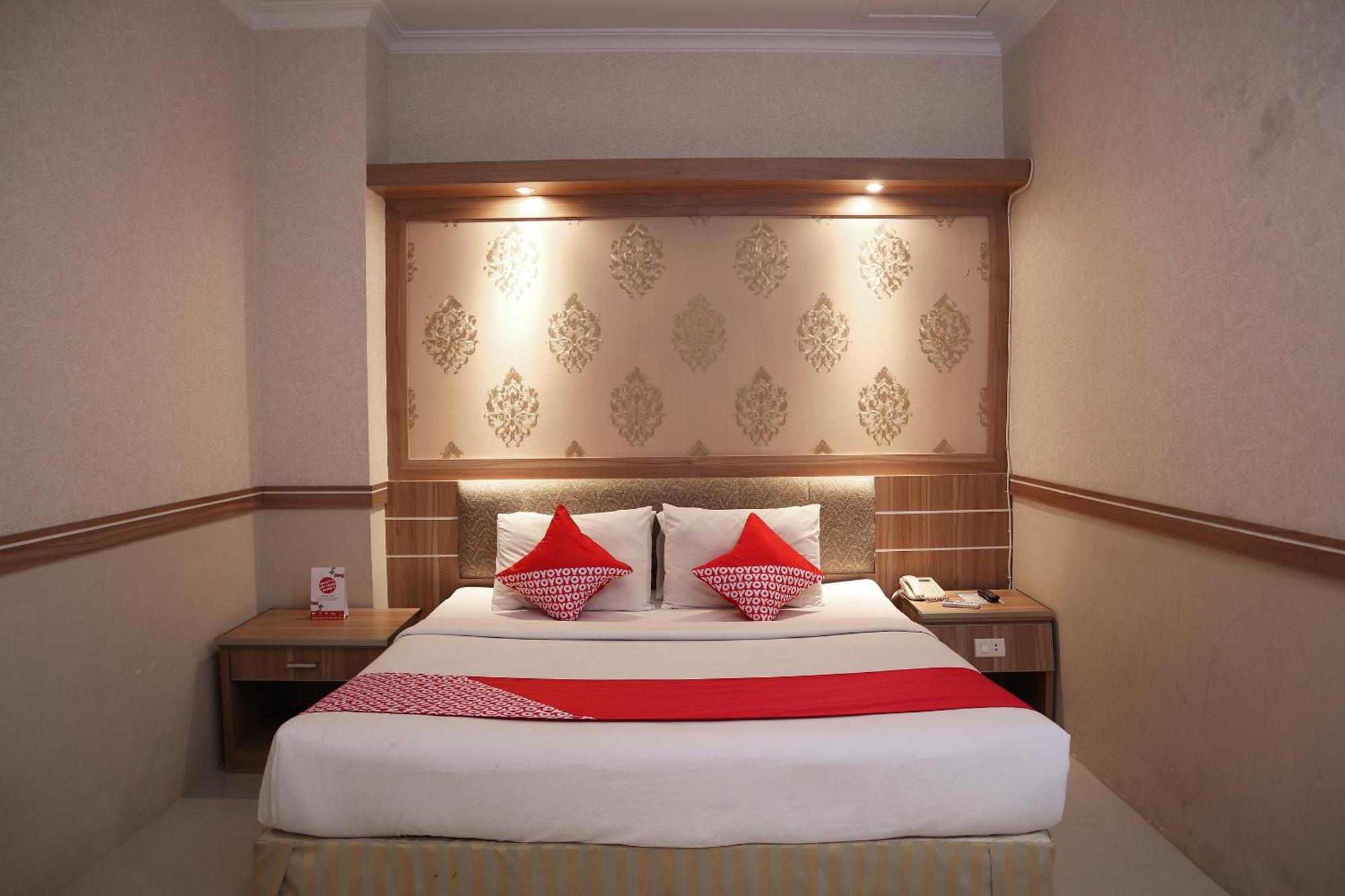 Oyo 742 Mona Plaza Hotel Pekanbaru Exterior foto