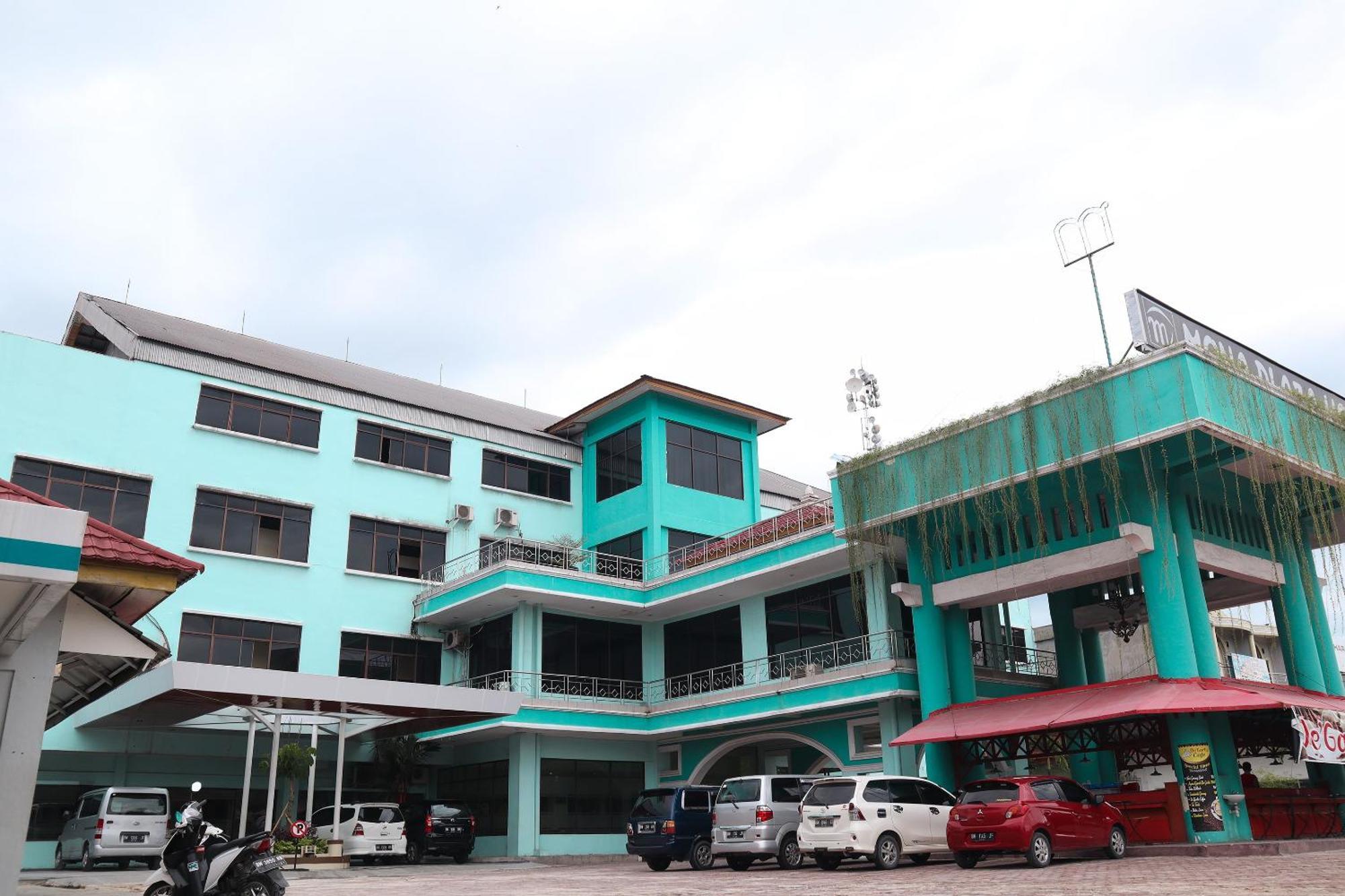 Oyo 742 Mona Plaza Hotel Pekanbaru Exterior foto
